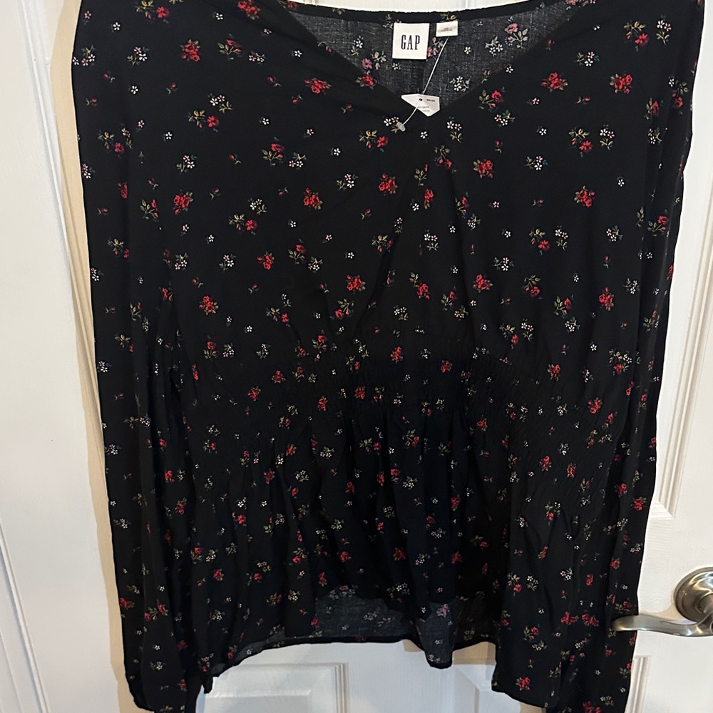 ✨ NEW WITH TAGS – GAP Black Floral Blouse | Size XL ✨